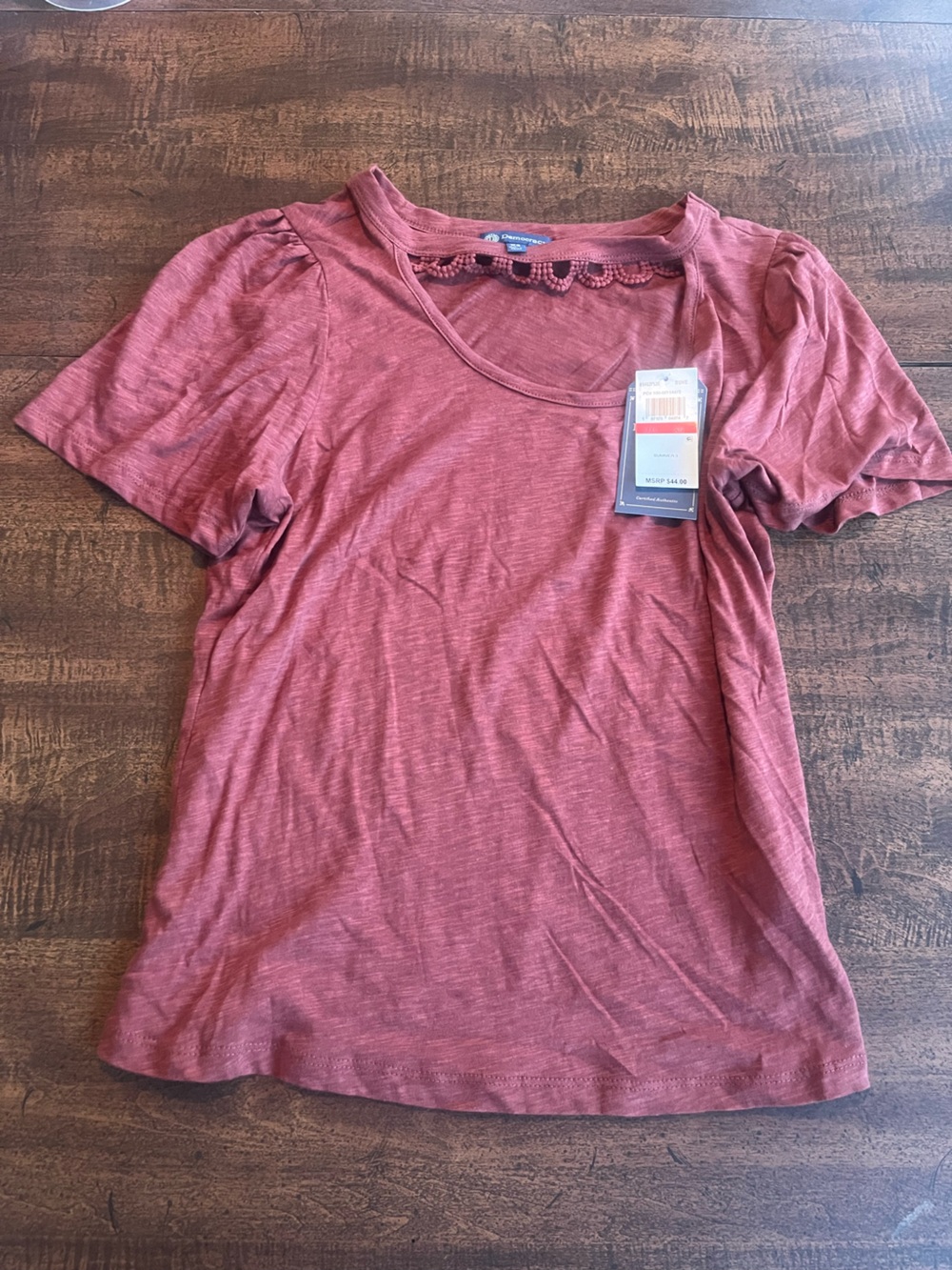 Democracy NWT XS Dusty Mauve Boho
Cutout Neck Short Sleeve Relaxed Fit Tee Top